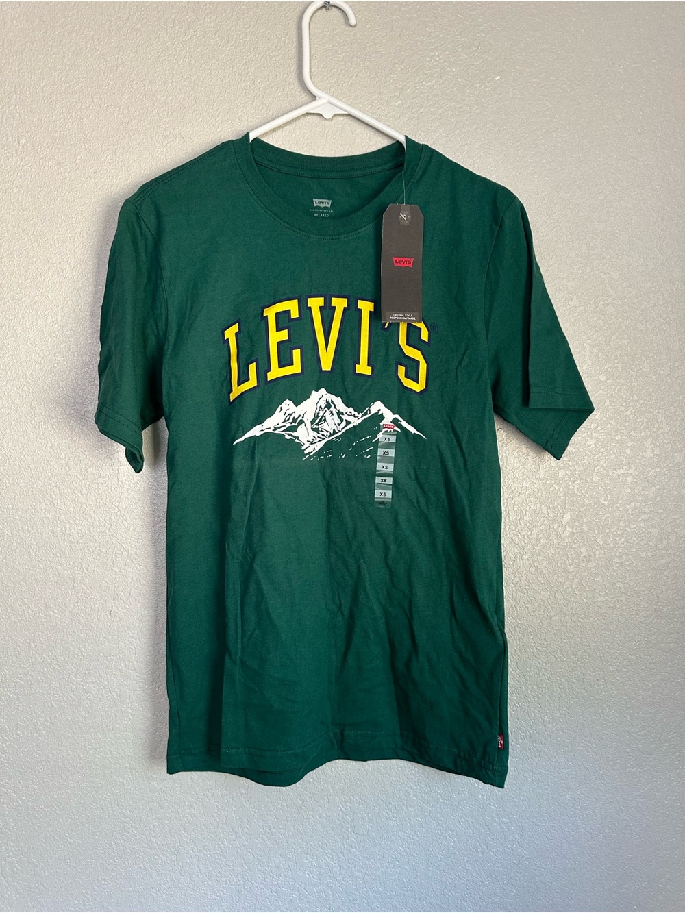 NWT Men’s Levi’s Green Short Sleeve Crewneck Graphic T-Shirt